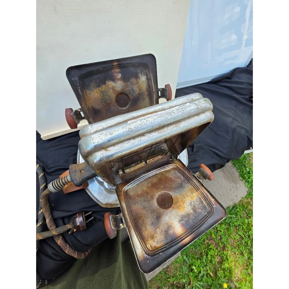 Vintage Chrome Electric Toaster Works!! Brown Handles 2 slice